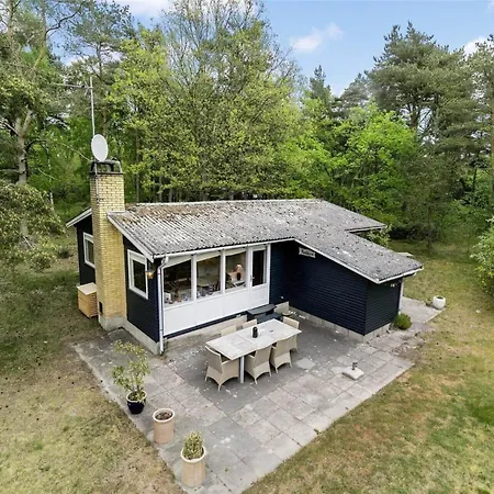 1411-aakirkeby-strandlokken-2 Holiday home *
